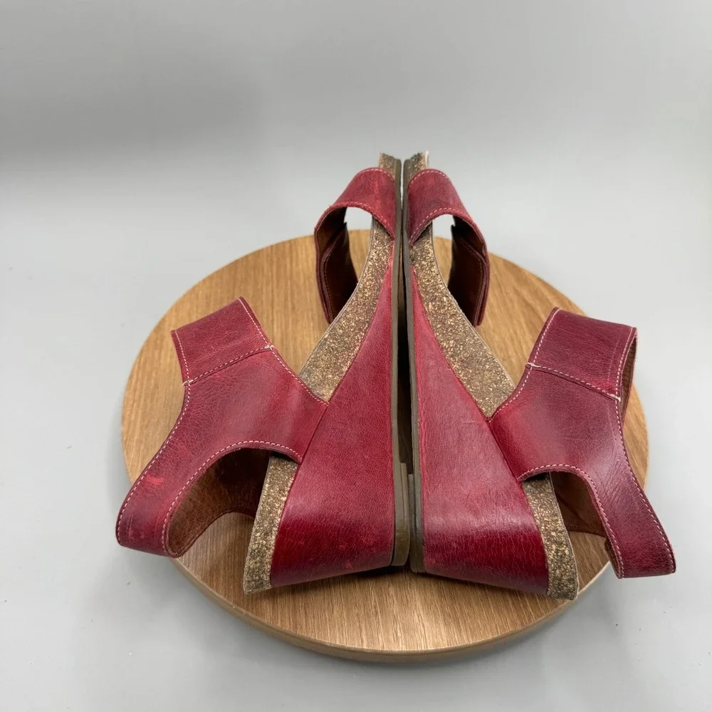 Taos Wedge Sandals‎ 42 Red Leather Boho Comfort Cork Heel Medallion 5061